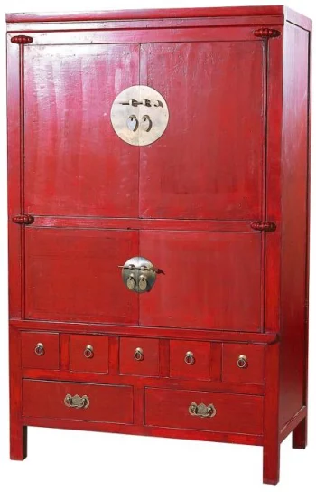 Традиционный шкаф гуй красного цвета